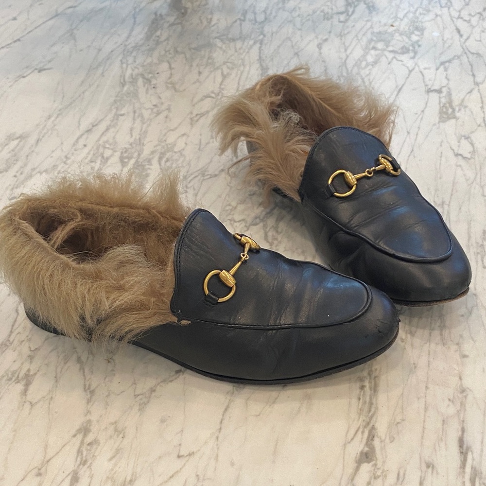 Gucci Black Leather Loafers with Gold Detail